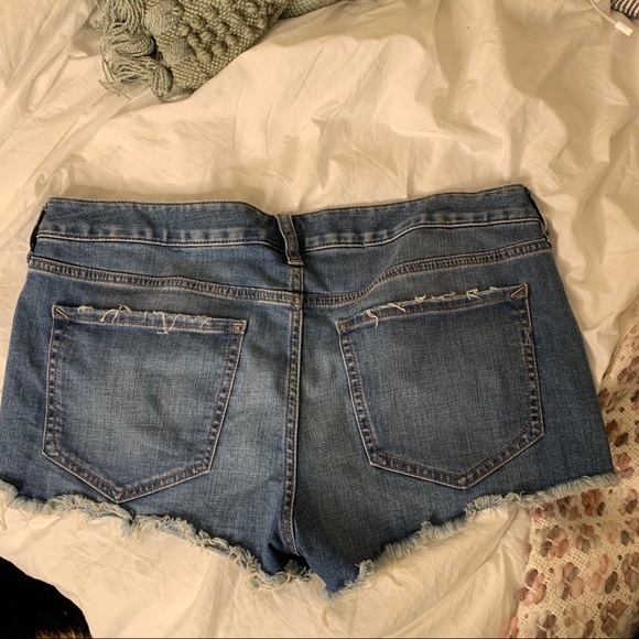 Express flower beaded jean shorts - Picture 2 of 5